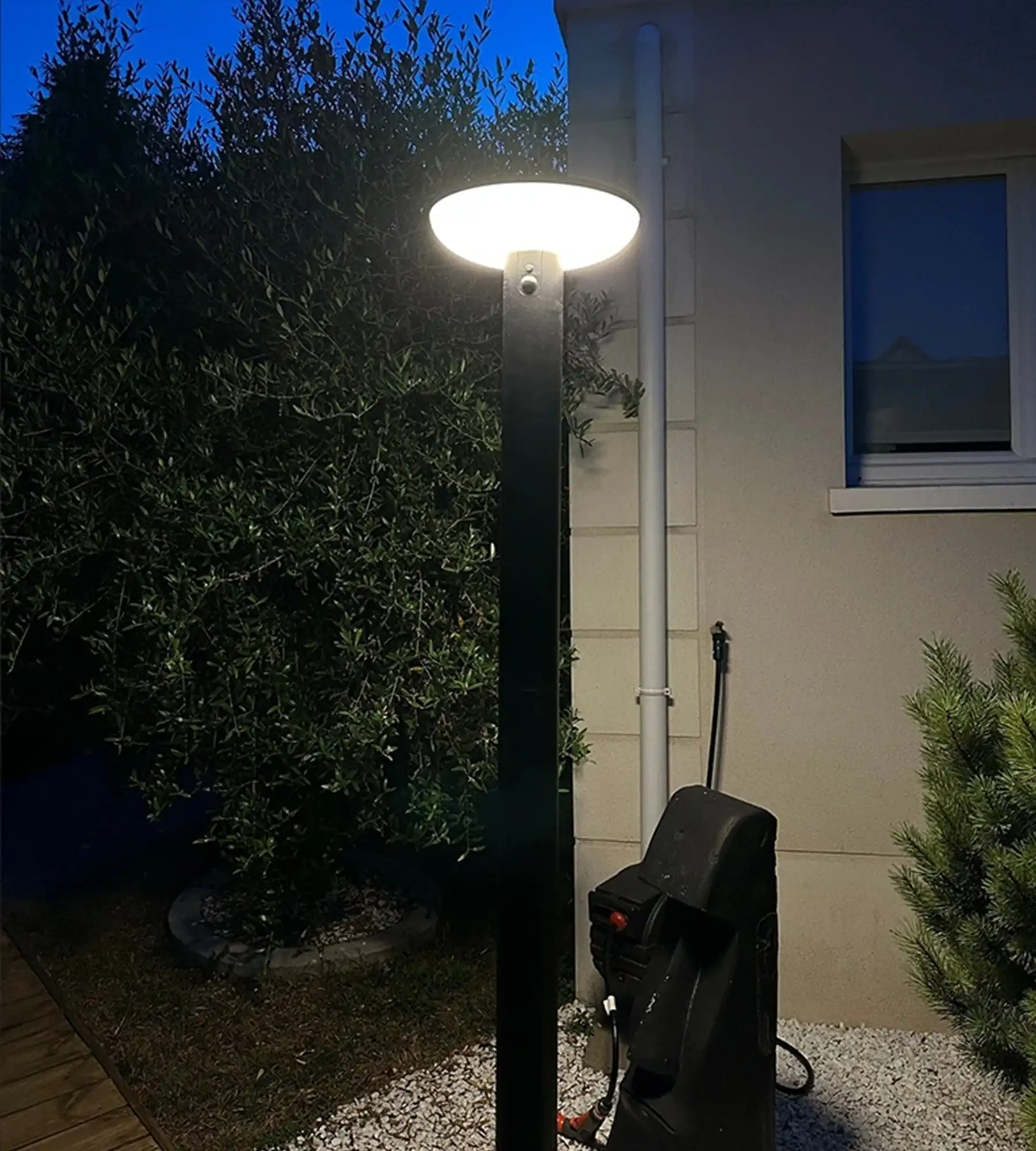 Solar Floor Lamp — HALO view 3